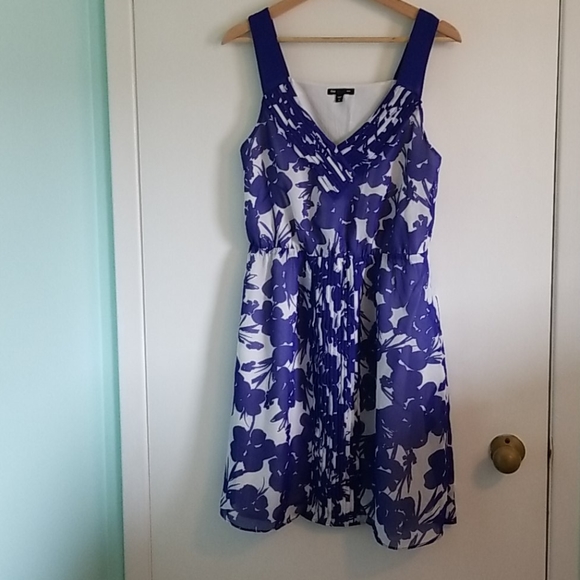 Dress - Picture 1 of 6